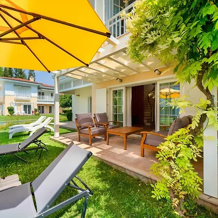 Portville Holiday Villas - Casa Di Mezzo ギョジェク