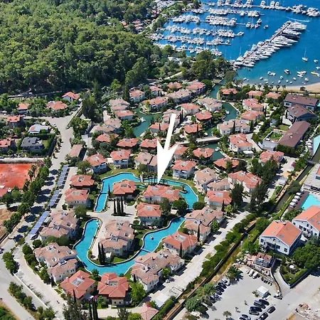 Portville Holiday Villas - Casa Di Mezzo ギョジェク