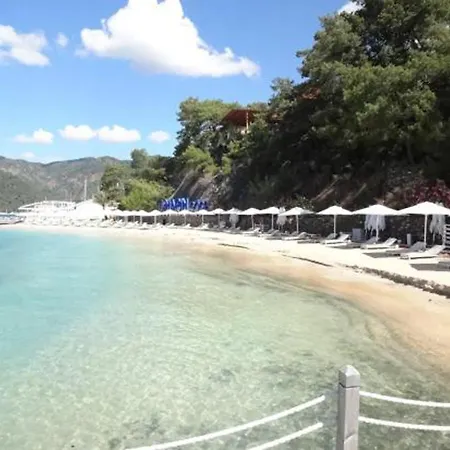 Portville Holiday Villas - Casa Di Mezzo ギョジェク